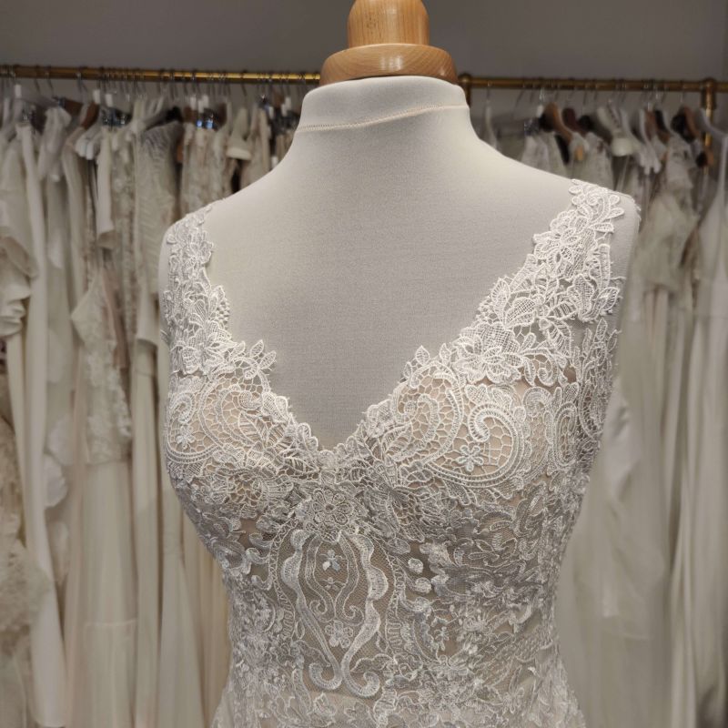 Robe de Mariée Sirène AIRE BARCELONA Mes Plus Belles Occasions decolleté en V decolleté robe mariée chic Toulouse