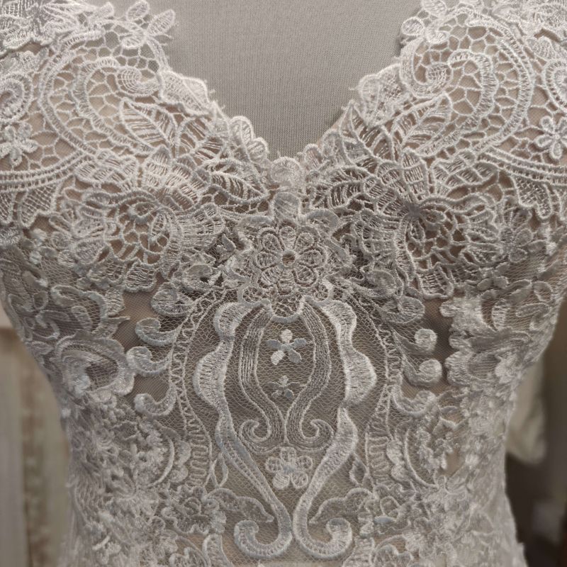 Robe de Mariée Sirène AIRE BARCELONA Mes Plus Belles Occasions dentelle robe mariée chic dentelle Toulouse