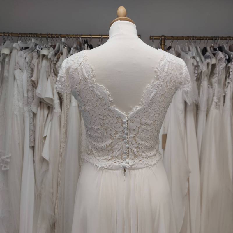 Ensemble-mariee-boheme-Plumetis Top en dentelle decolleté V depot vente Toulouse