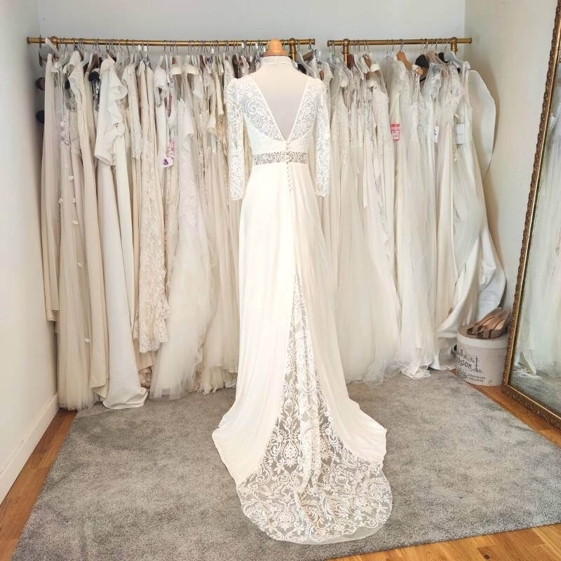 Robe-de-mariee-creatrice-Louise-dentelle-Toulouse-1- traine en dentelle Toulouse