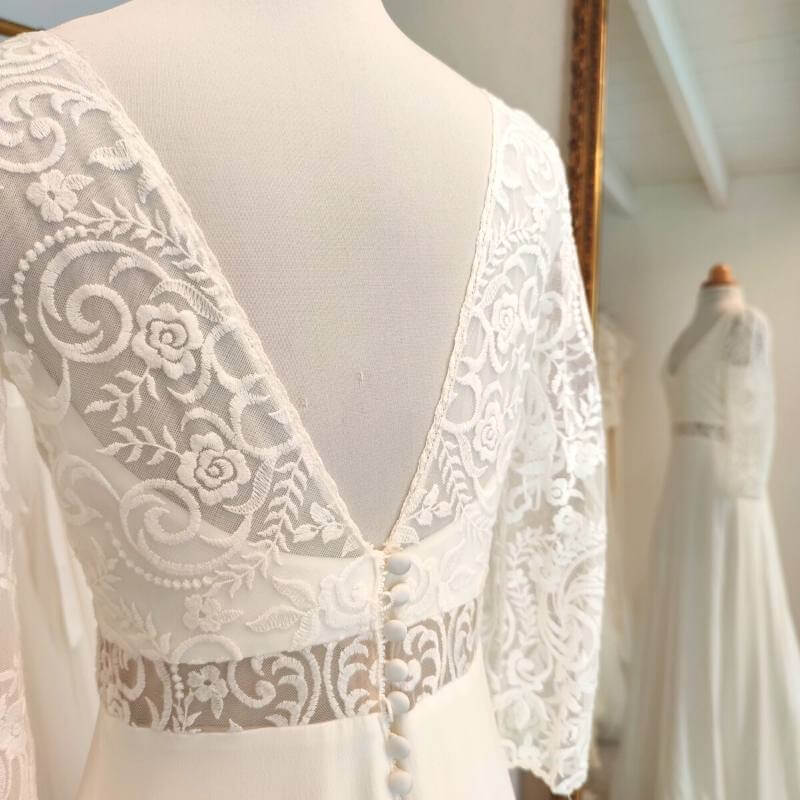 Robe-de-mariee-creatrice-Louise-dentelle-Toulouse-4 superbe dos ajourée mariage Toulouse