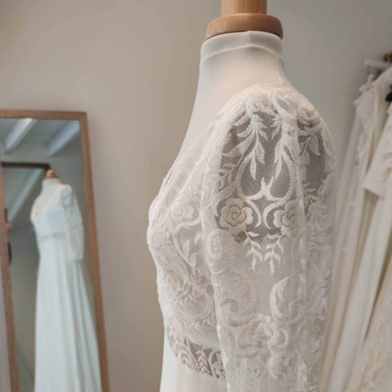 Robe-de-mariee-creatrice-Louise-dentelle-Toulouse-5 robe mariée fluide Toulouse