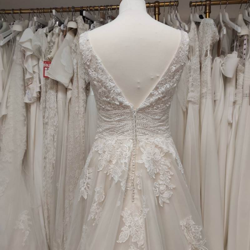 Robe-mariee-Carriere-Mariage-taille-haute dos échancré dentelle Toulouse
